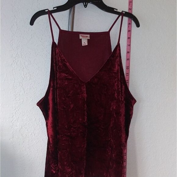 Burgundy crushed velvet camisole tank plus size - Picture 7 of 9